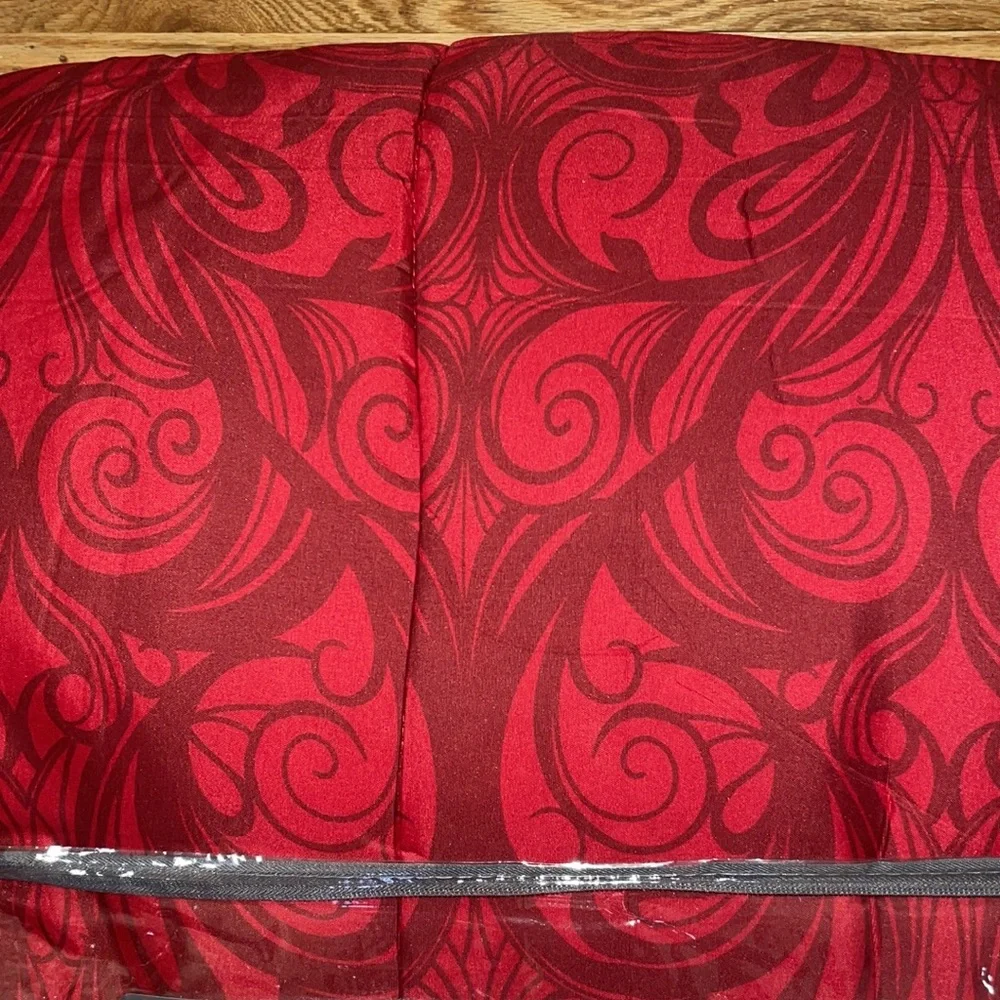 New Nuveau Scroll 3-Pc. Comforter Sets REVERSIBLE Comforter Valentine RED KING